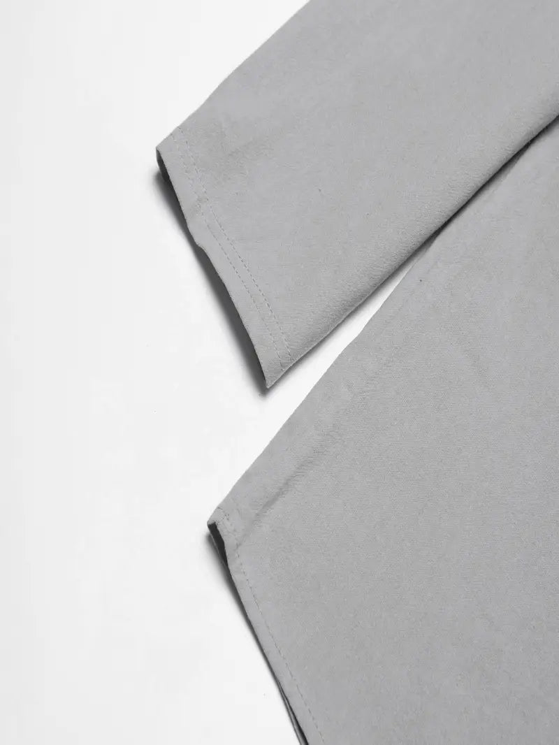 Langärmliges Leinenhemd mit Mandarinkragen und Knopfleiste